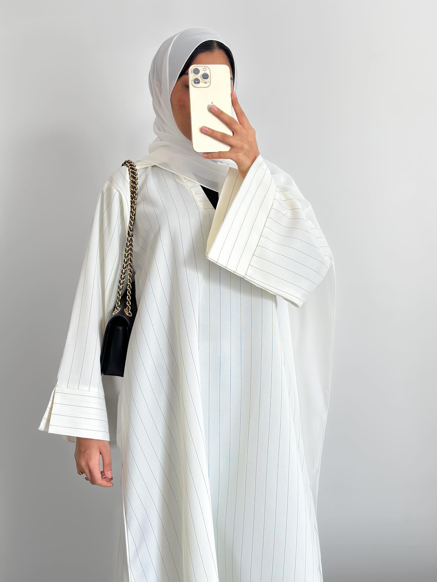 Lining Abaya with Wide Sleeves
